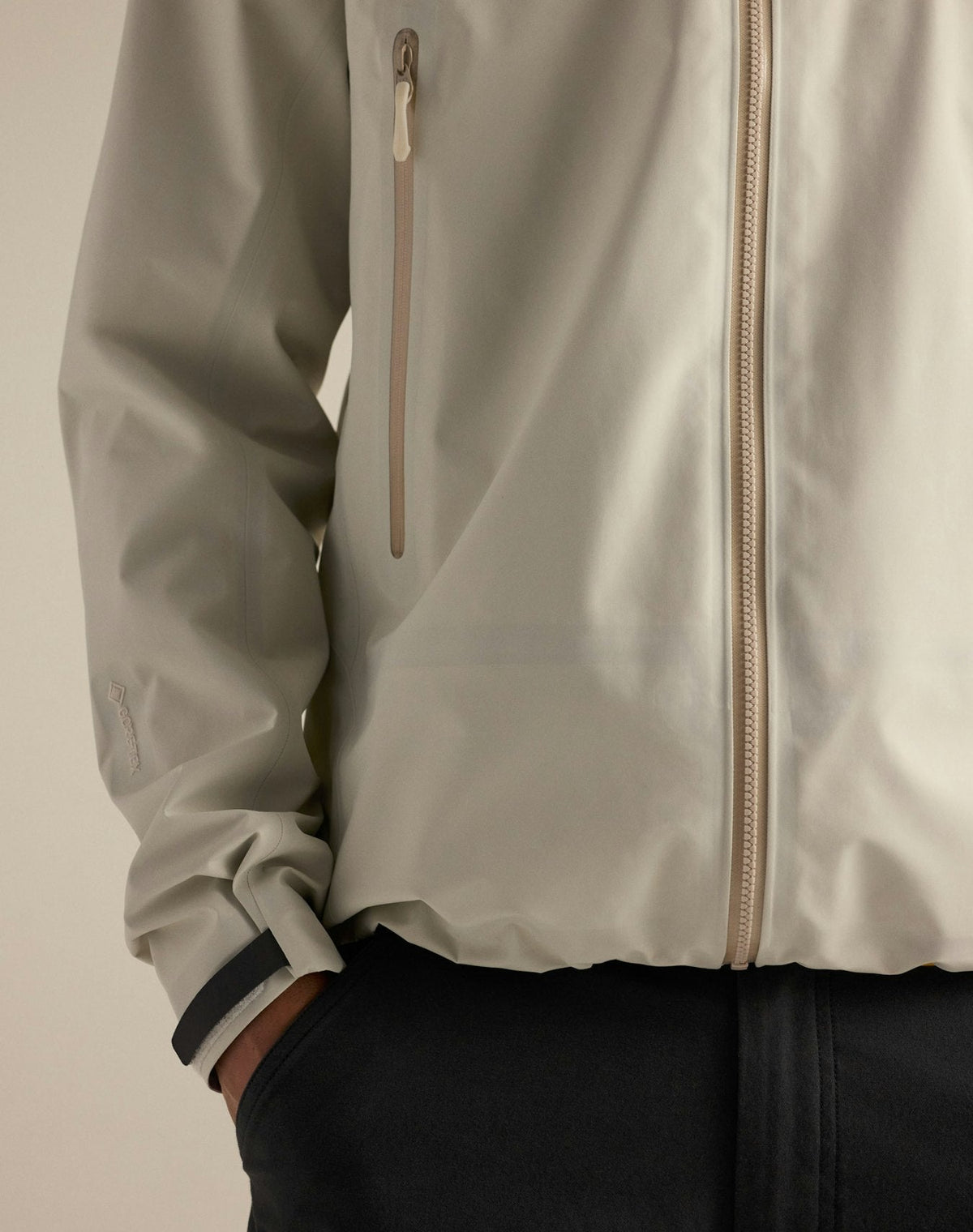Arc'teryx Beta Men's Jacket - Solitude