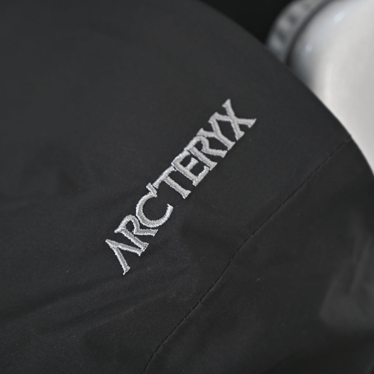 Arc'teryx Beta Series Men's GORE-TEX Hooded Ski Jacket "Black"