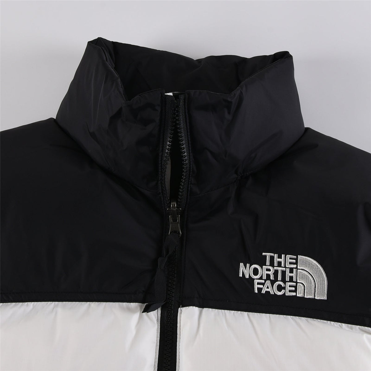 The North Face 700 Fill Puffer Vest "Black & White" Color Block Sleeveless Down Gilet
