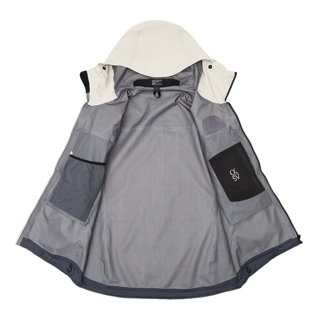 Arc'teryx Alpha SV Series Men's Hooded Waterproof Outdoor Jacket in "White Bone"